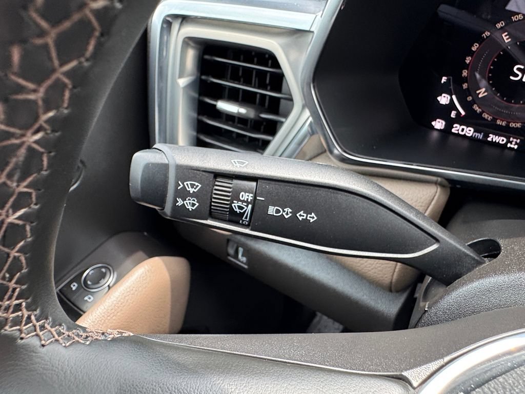 Used 2025 GMC Canyon Denali AWD/4WD image 32