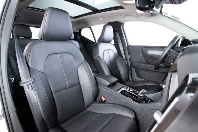 Certified 2025 Volvo XC40 B5 Ultra w/ Protection Package Premier AWD/4WD image 23