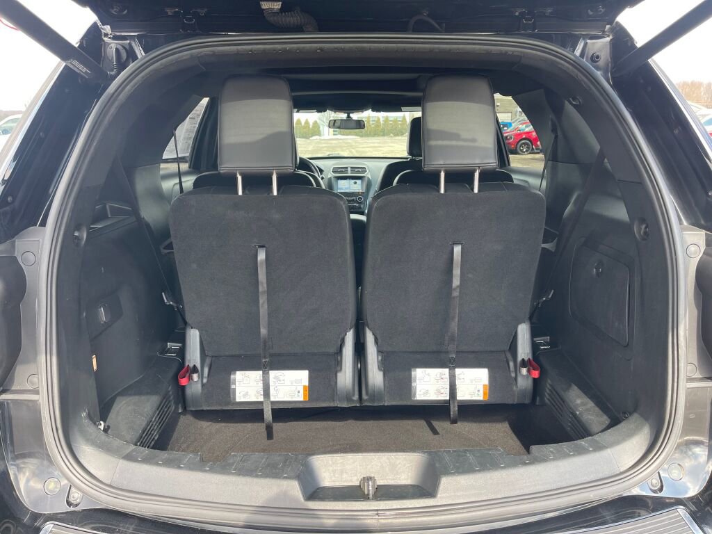 Used 2018 Ford Explorer XLT w/ Equipment Group 202A image 18