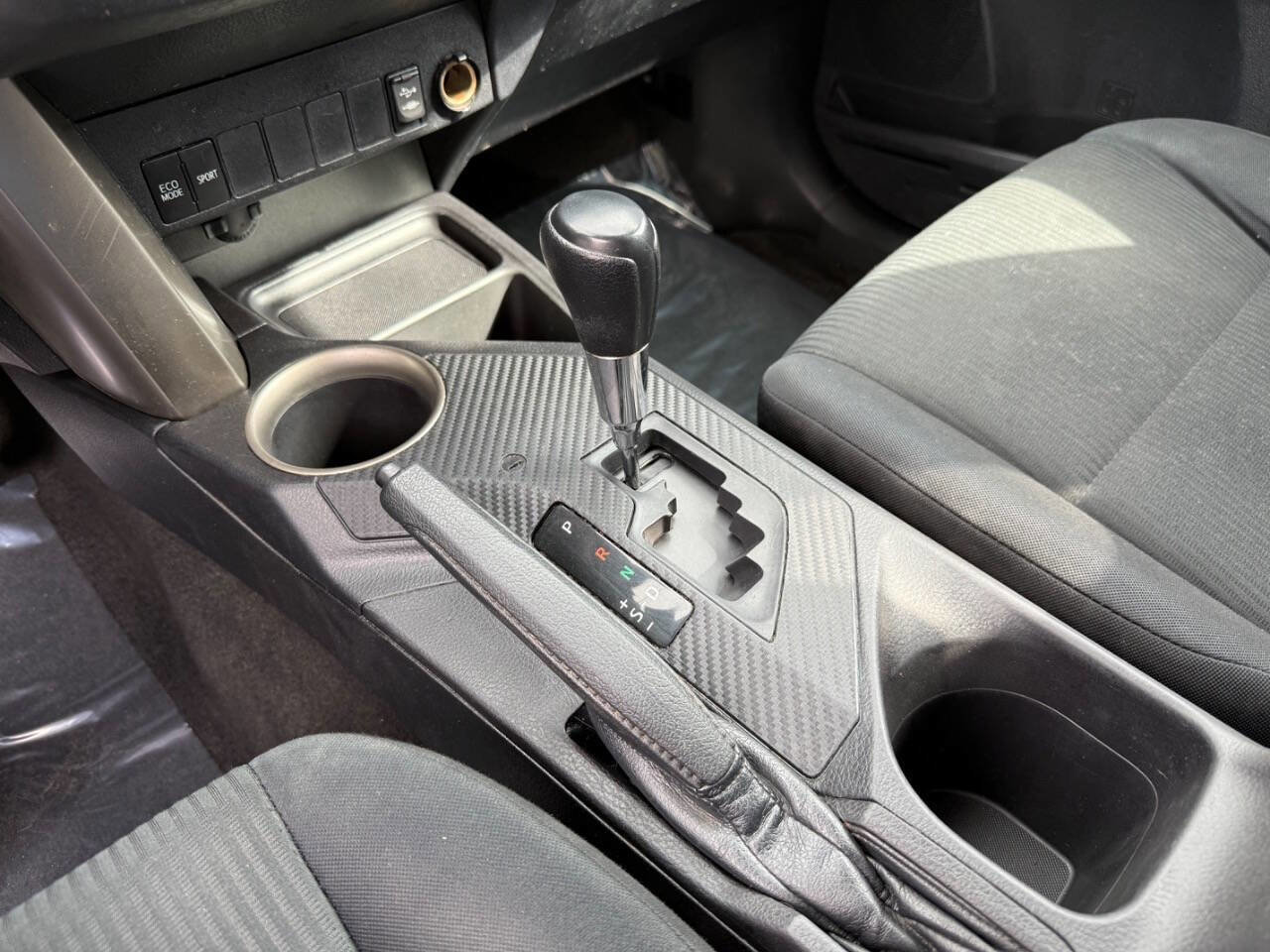 Used 2015 Toyota RAV4 LE AWD/4WD image 22