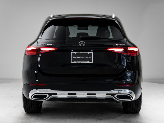 Used 2025 Mercedes-Benz GLC 300 4MATIC image 32