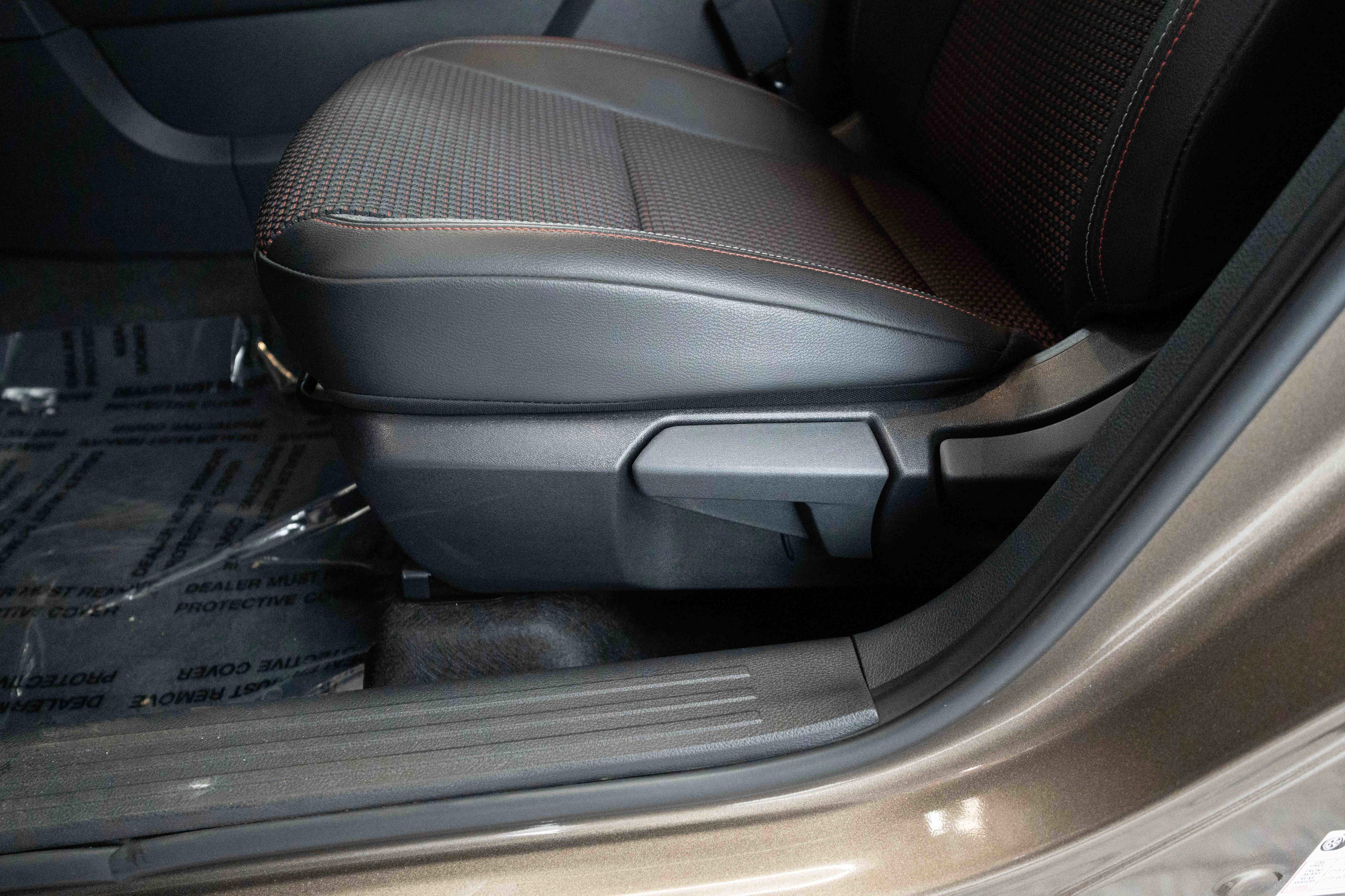 Used 2025 Nissan Kicks SR image 12