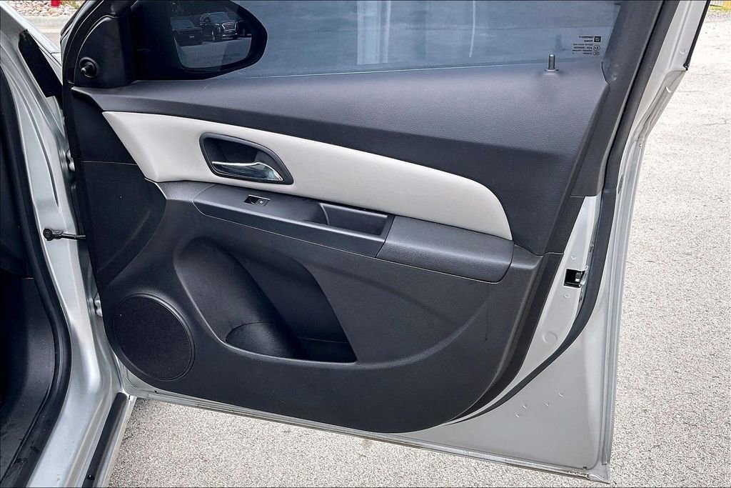Used 2011 Chevrolet Cruze LS FWD image 23
