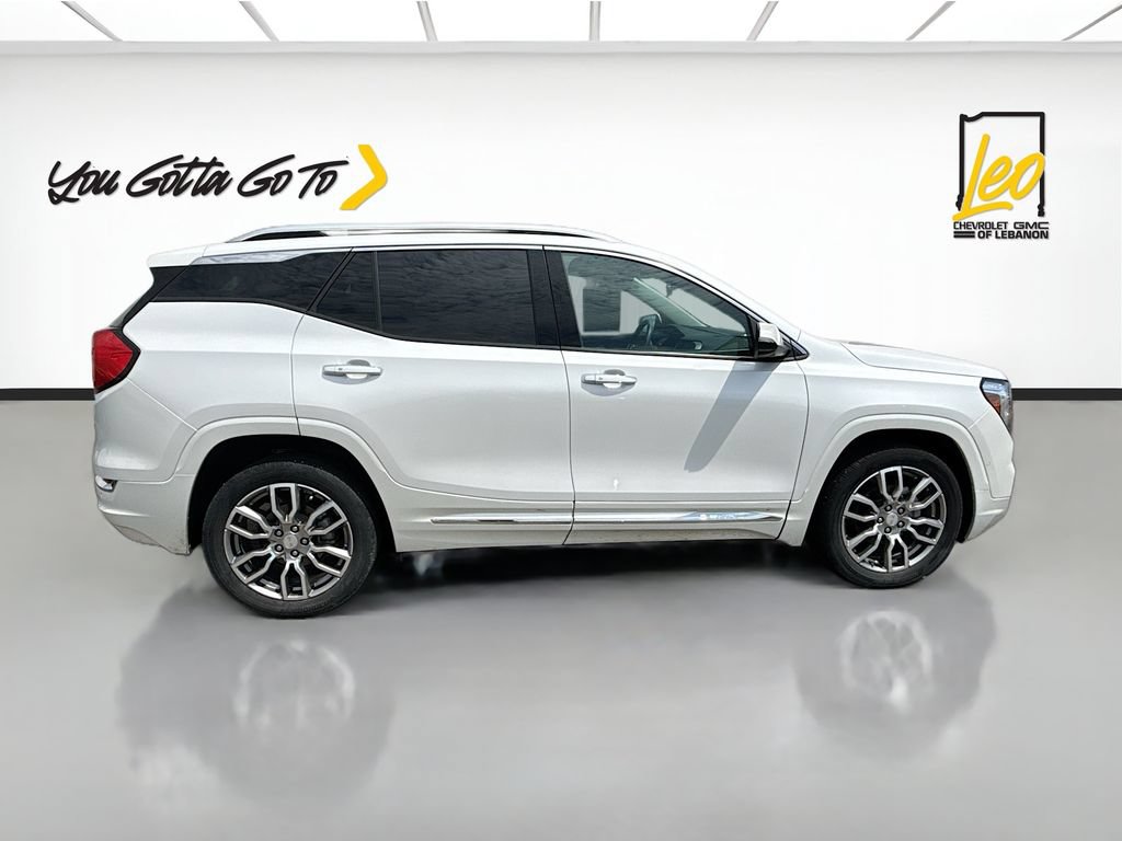 Used 2024 GMC Terrain Denali w/ Denali Premium Package AWD/4WD image 4