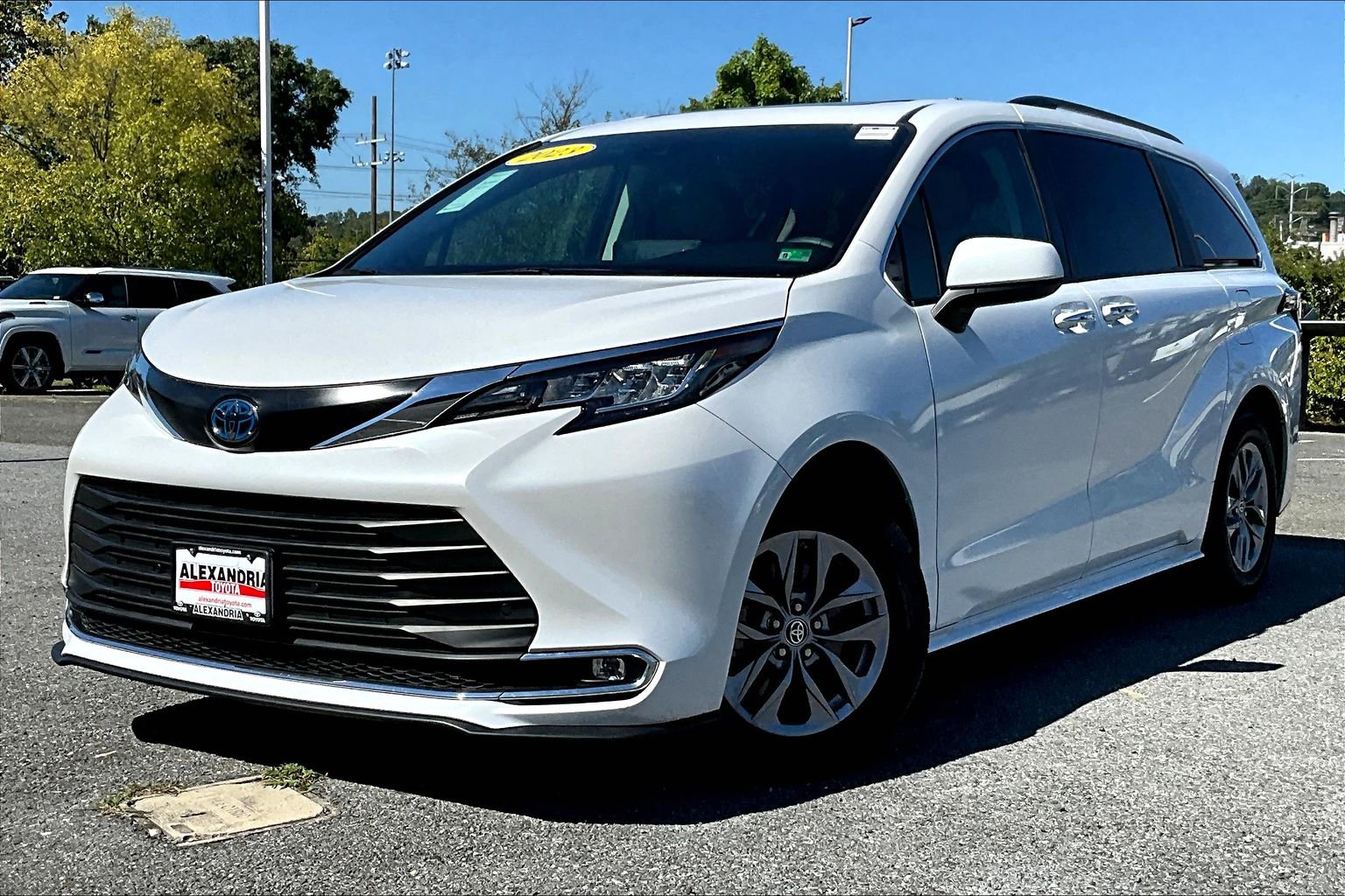 Used 2023 Toyota Sienna XLE
