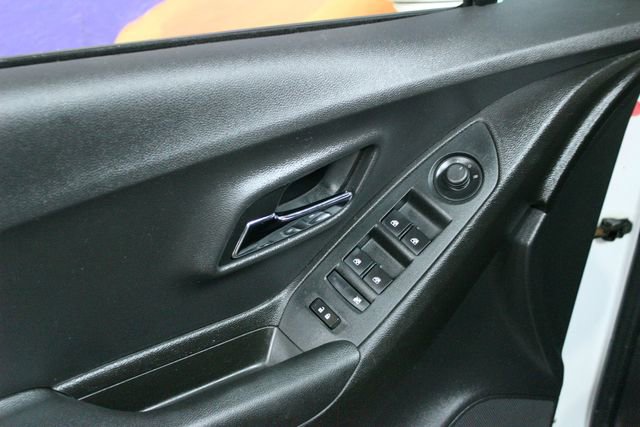 Used 2019 Chevrolet Trax LT FWD image 13