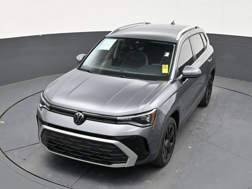 Used 2025 Volkswagen Taos SE FWD image 19