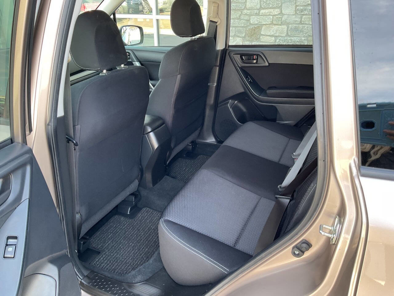 Used 2015 Subaru Forester 2.5i Premium AWD/4WD image 26