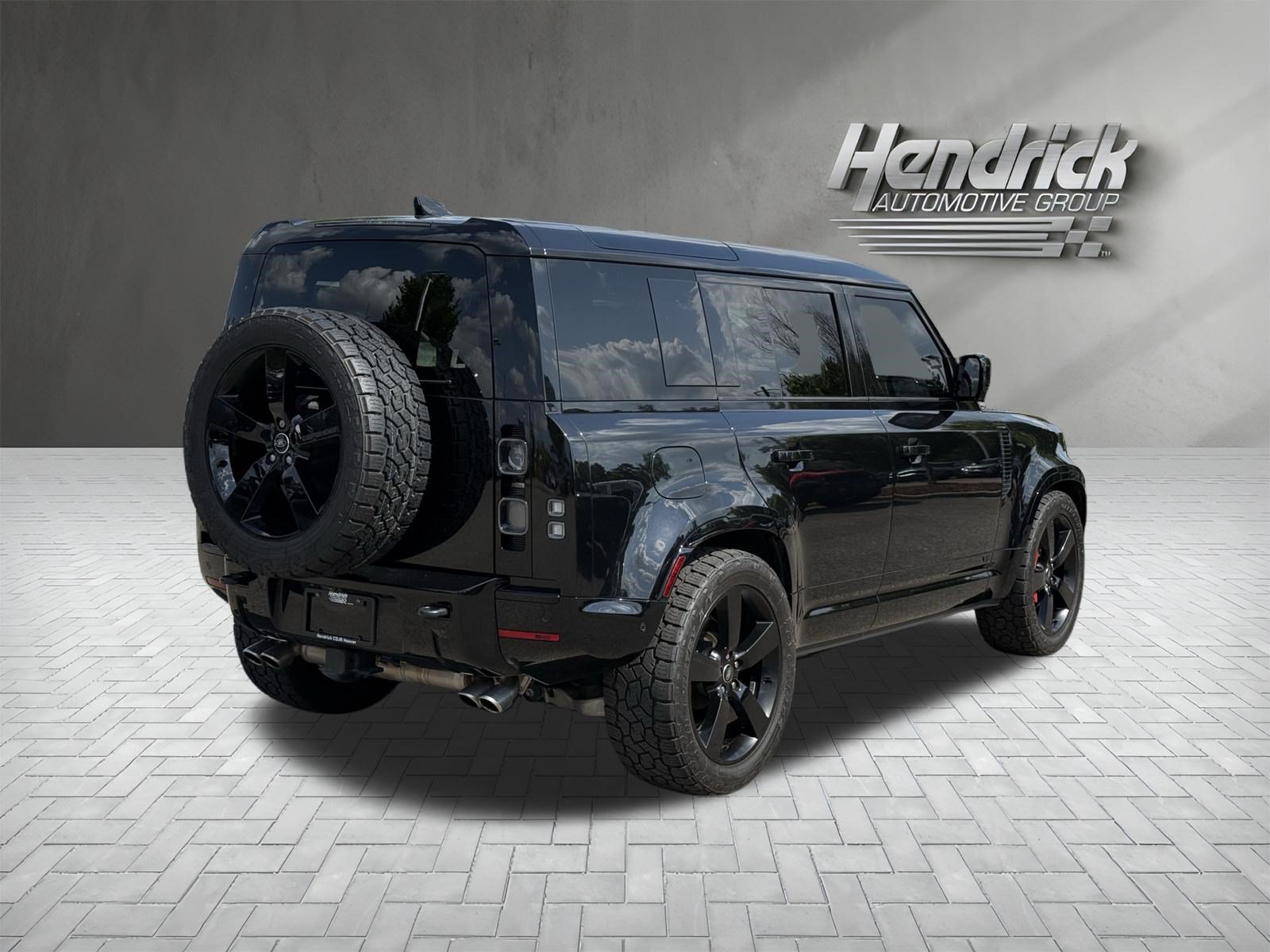 Used 2025 Land Rover Defender 110 V8 AWD/4WD image 10