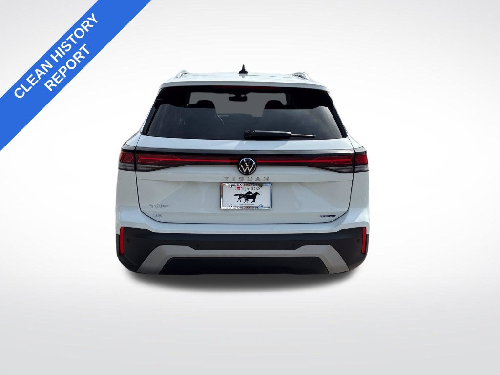 Used 2025 Volkswagen Tiguan SE AWD/4WD image 4