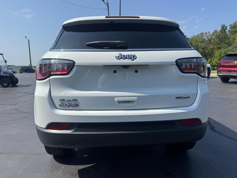 Used 2023 Jeep Compass Latitude AWD/4WD image 7