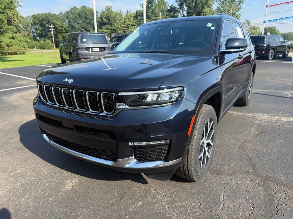 Used 2023 Jeep Grand Cherokee L Limited w/ Luxury Tech Group II AWD/4WD image 7