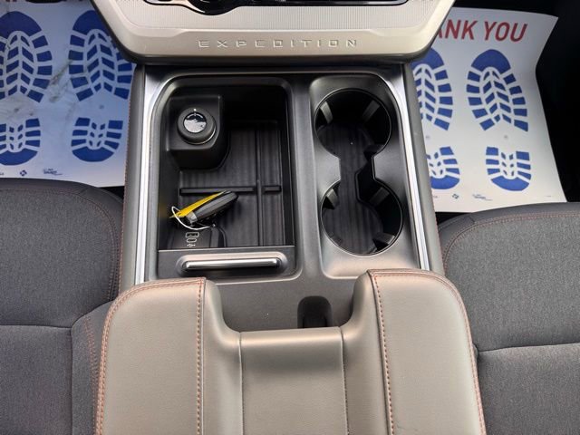Used 2025 Ford Expedition Active image 13