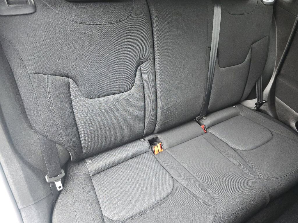 Used 2021 Jeep Renegade Sport image 18