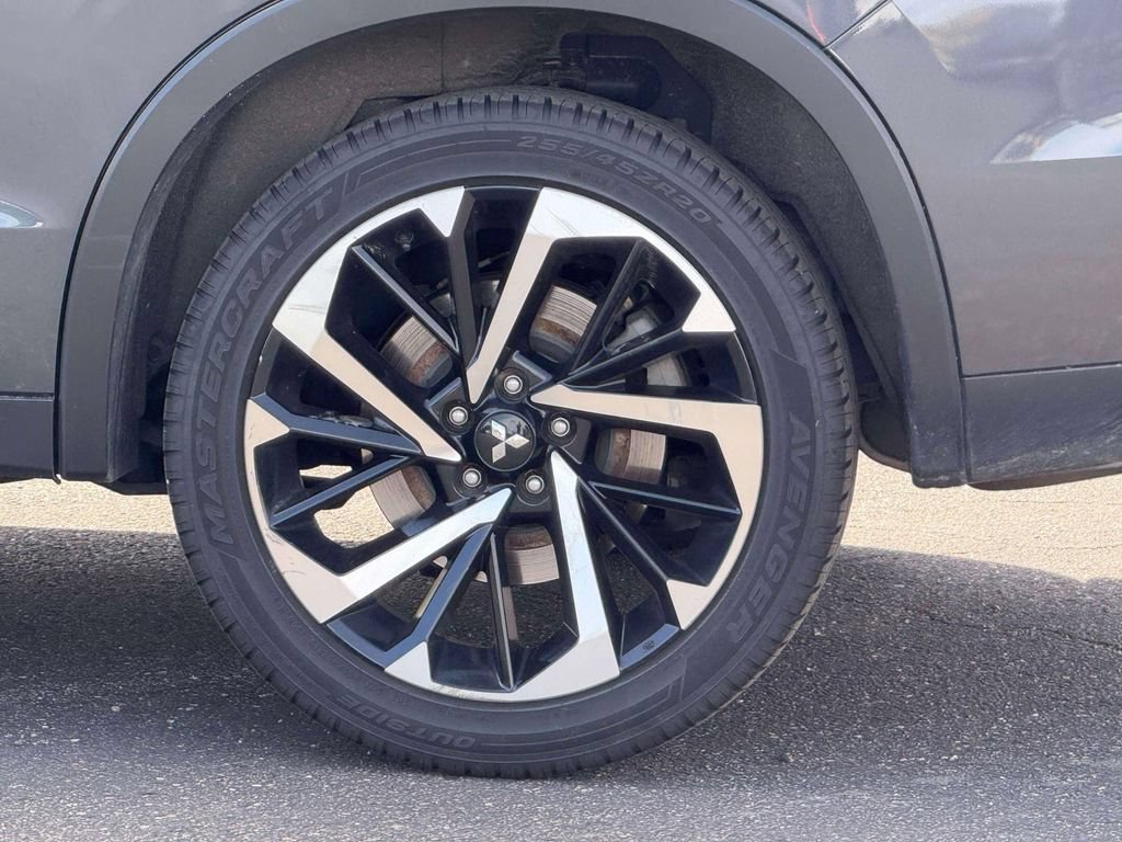 Used 2024 Mitsubishi Outlander SE Black Edition FWD image 9