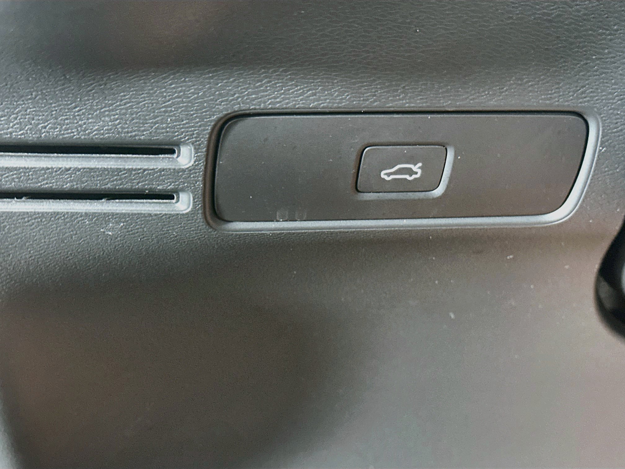 Used 2023 Volvo XC40 Recharge Plus AWD/4WD image 16