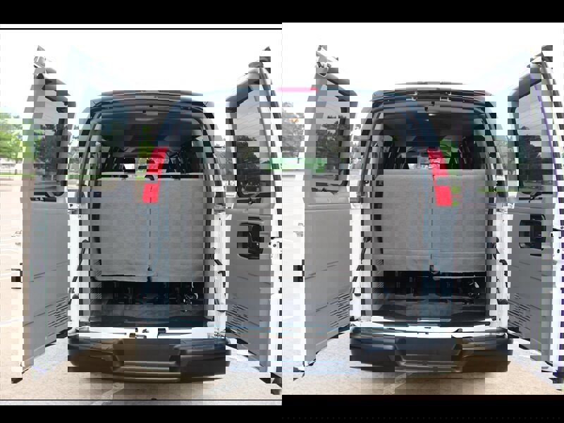 Used 2025 Chevrolet Express 3500 LS RWD image 8