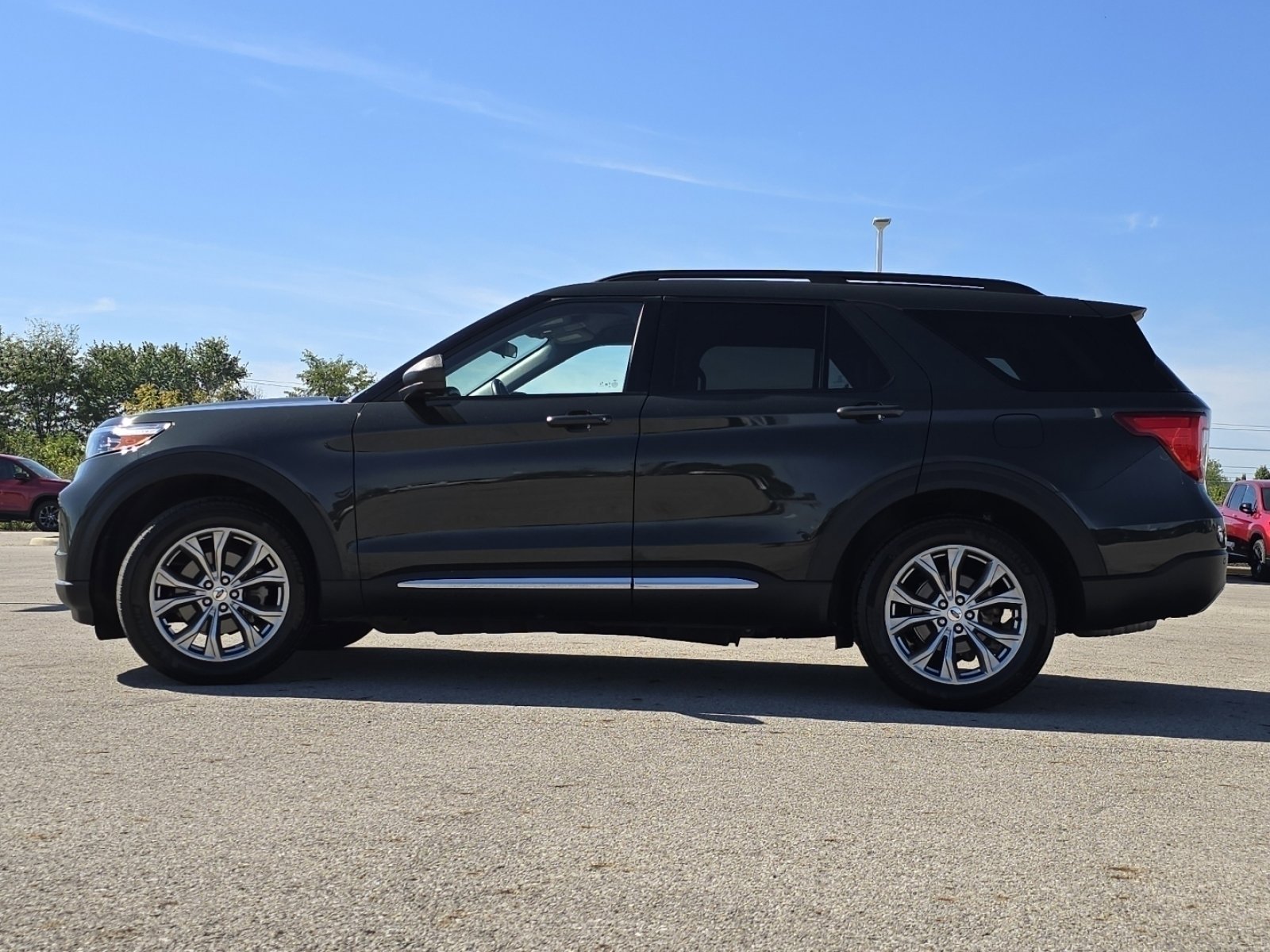 Used 2022 Ford Explorer XLT w/ Equipment Group 202A image 17