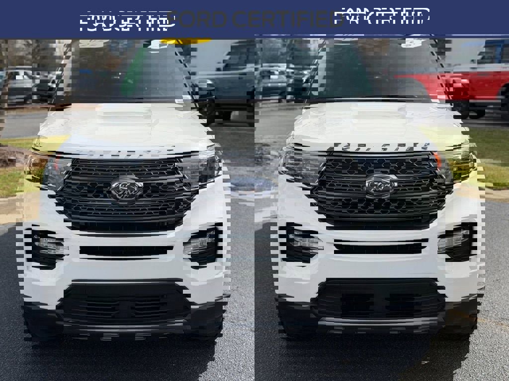 Certified 2022 Ford Explorer XLT w/ Equipment Group 202A image 3