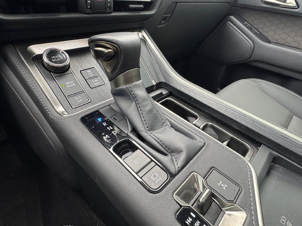Used 2025 Lexus GX 550 w/ Accessory Package (Z1) AWD/4WD image 31