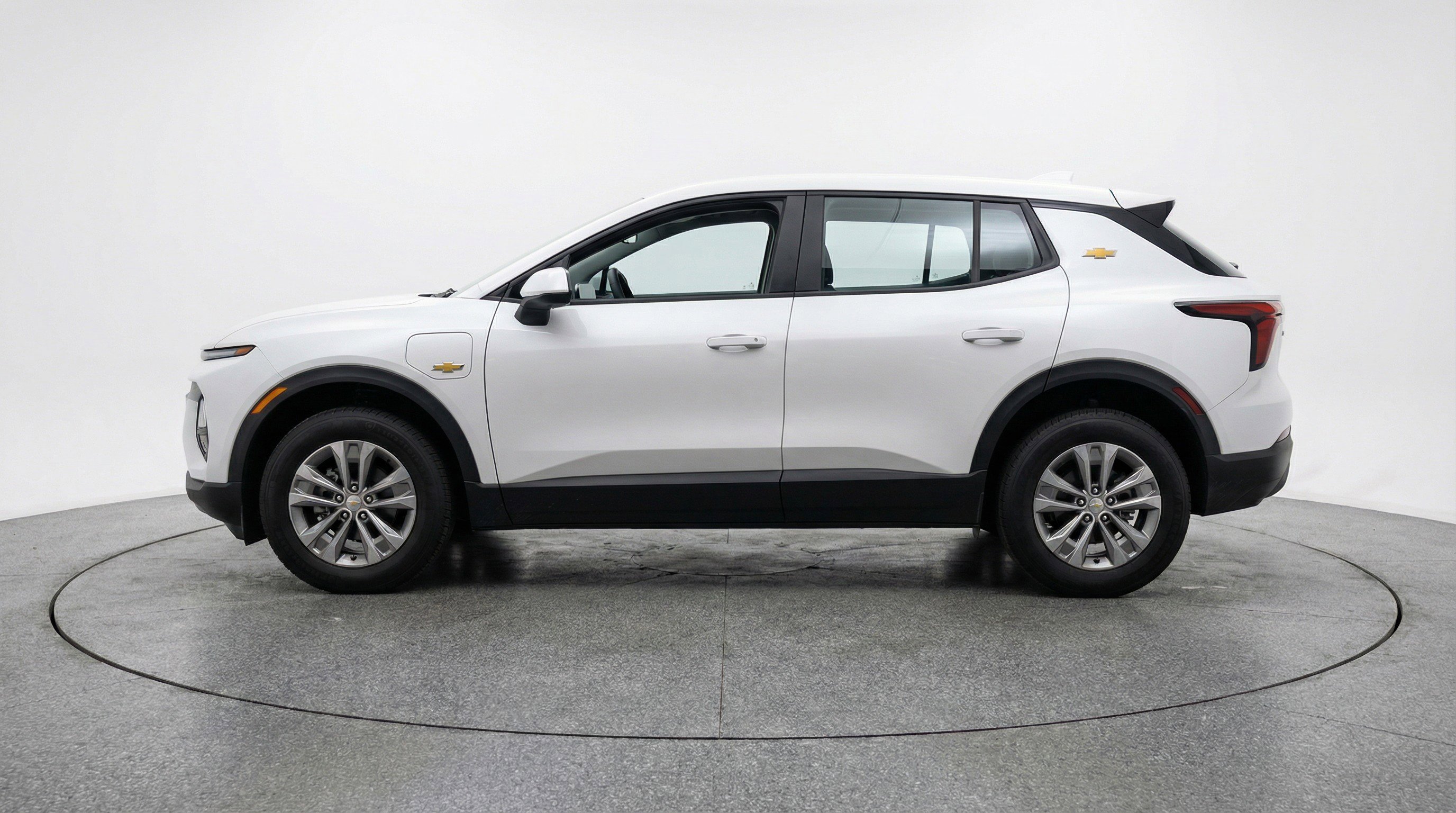 Used 2025 Chevrolet Equinox LT FWD image 5
