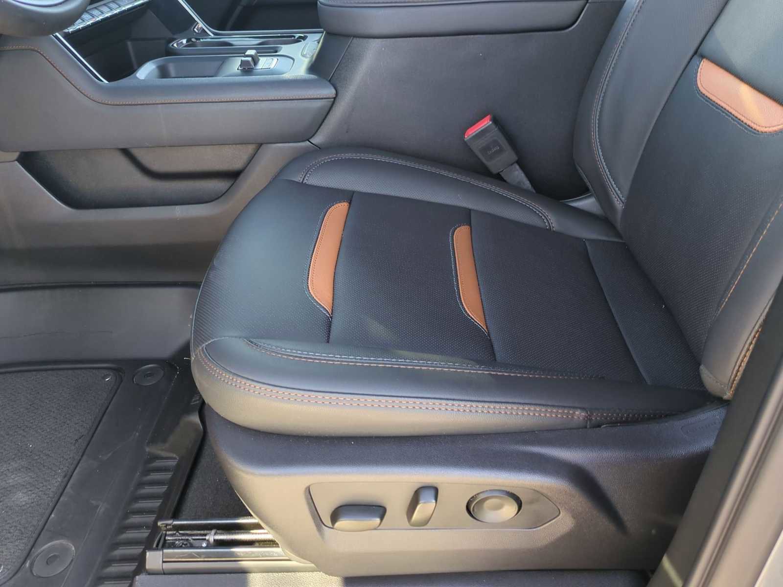 Used 2024 GMC Sierra 2500 AT4 w/ AT4 Premium Plus Package AWD/4WD image 19