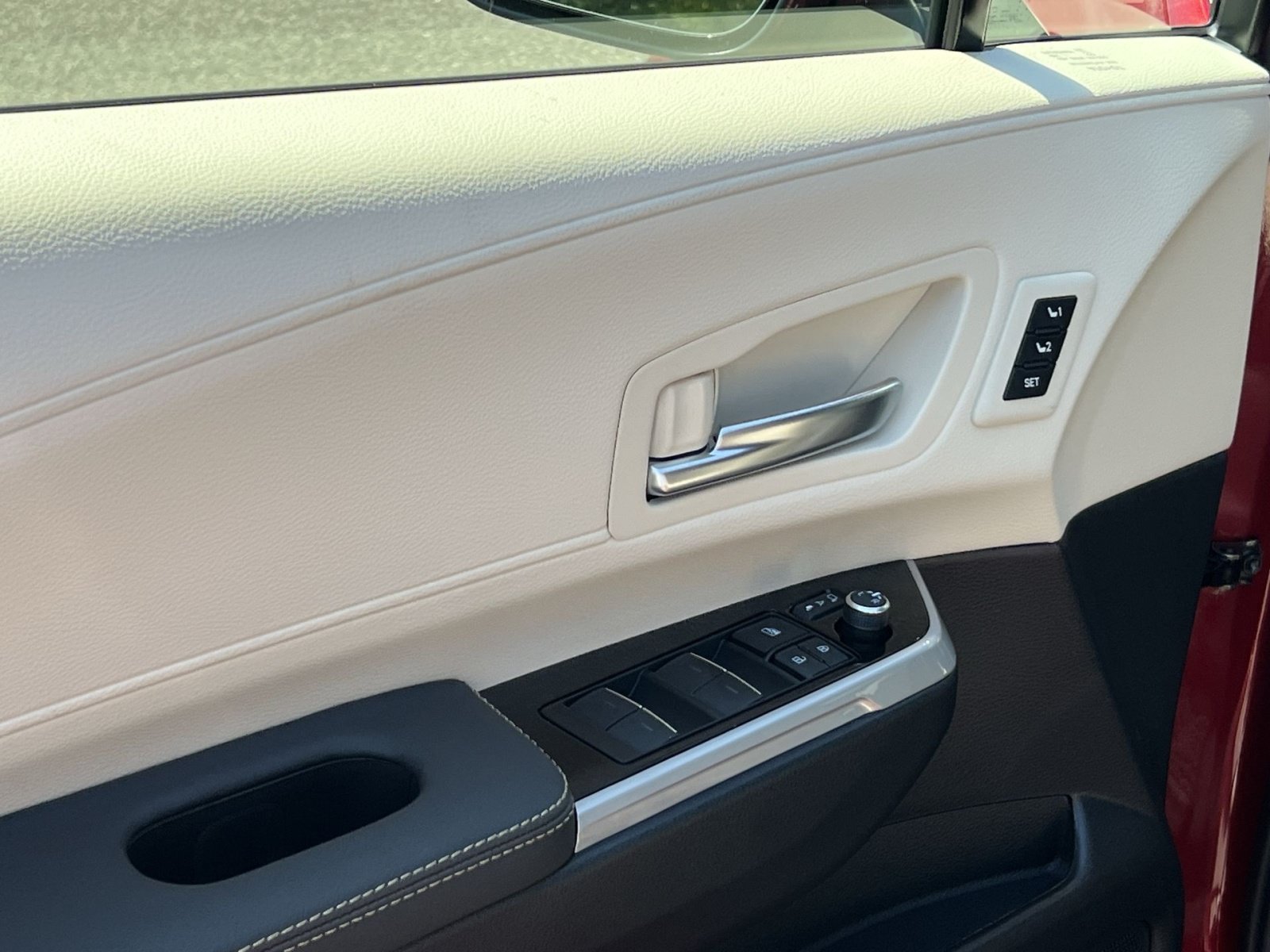 New 2026 Toyota Sienna Platinum AWD/4WD image 10