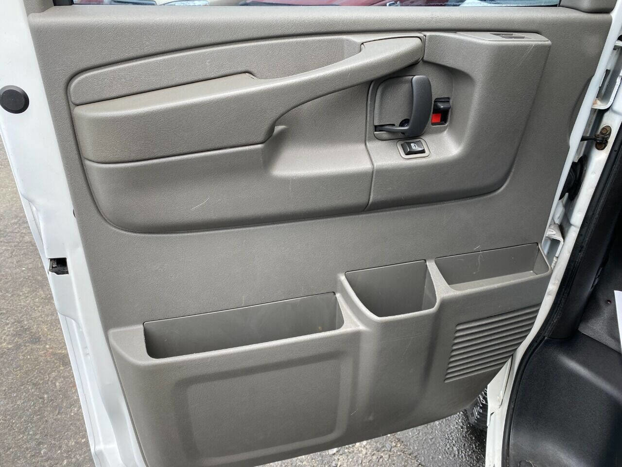 Used 2008 Chevrolet Express 3500 LS w/ LT Preferred Equipment Group image 11