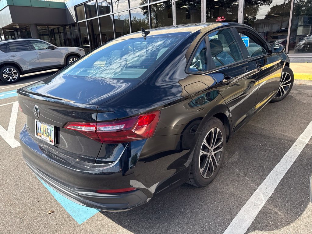 Used 2023 Volkswagen Jetta Sport FWD image 3