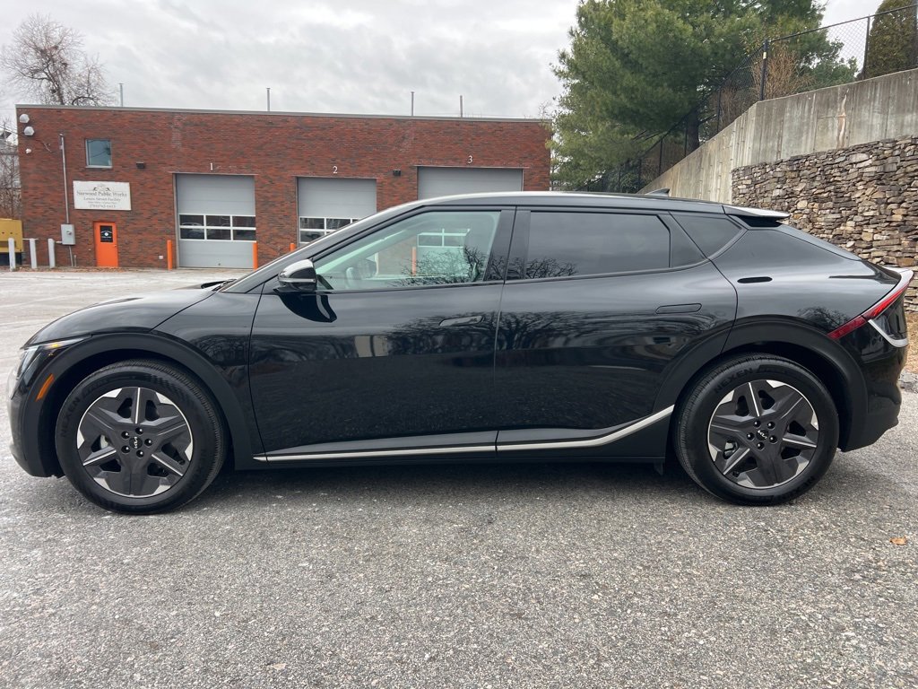 Certified 2025 Kia EV6 Light image 2