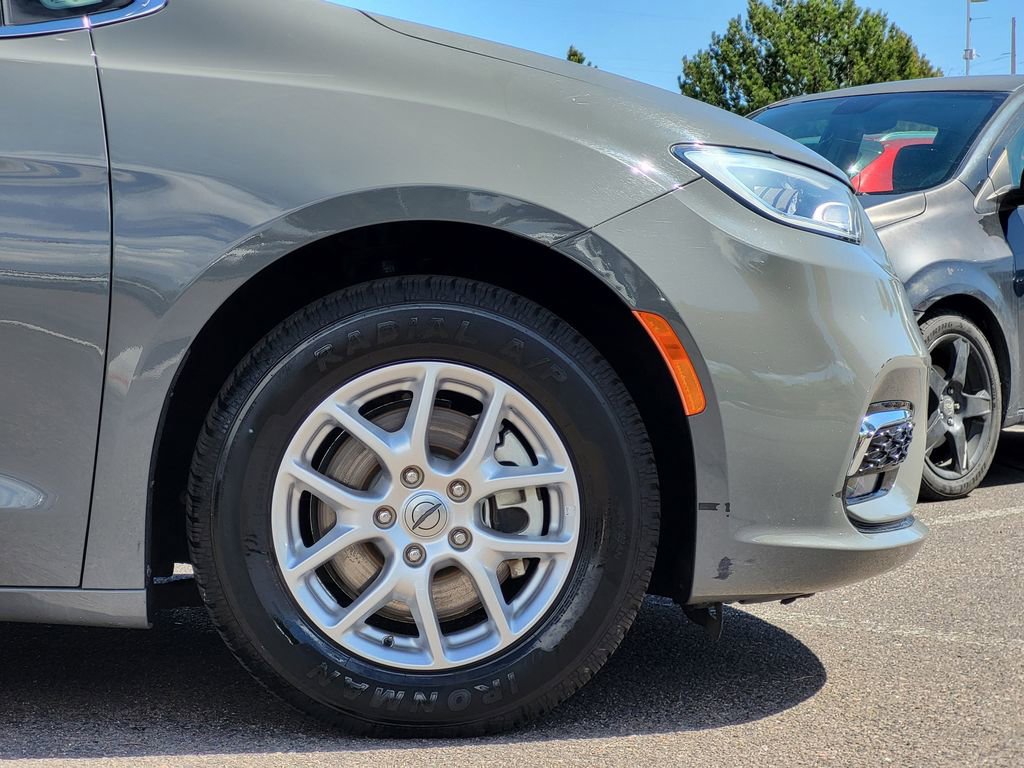 Used 2023 Chrysler Pacifica Touring-L FWD image 29