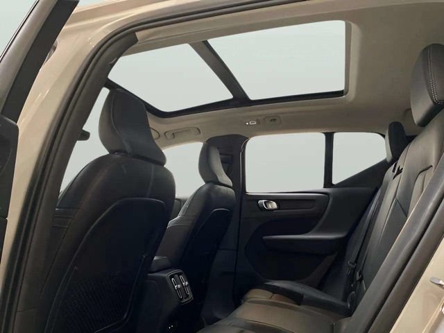 Used 2025 Volvo XC40 B5 Plus AWD/4WD image 28