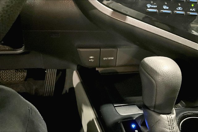 Used 2019 Toyota Camry LE w/ Convenience Package FWD image 15