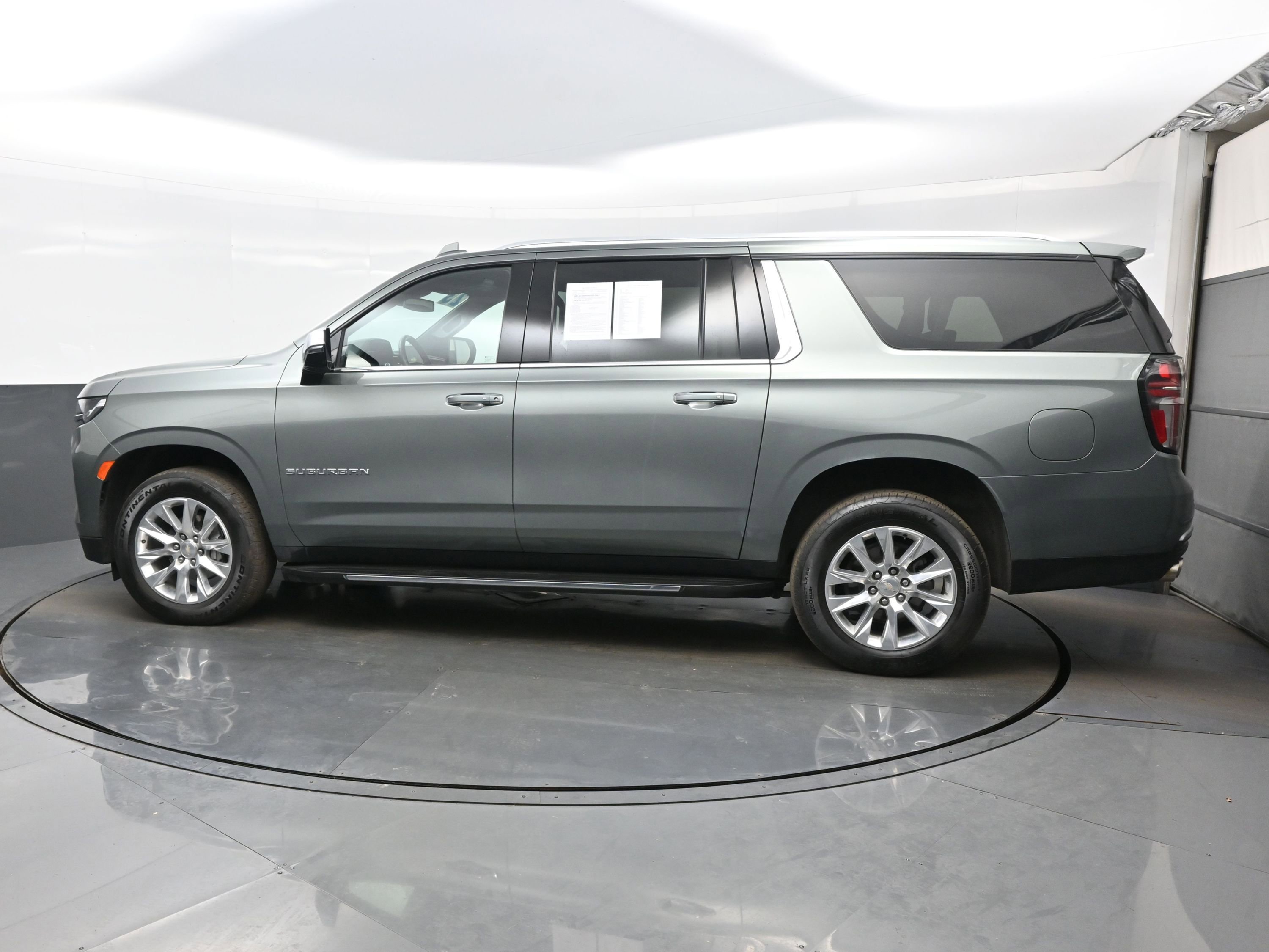 Used 2023 Chevrolet Suburban Premier AWD/4WD image 3