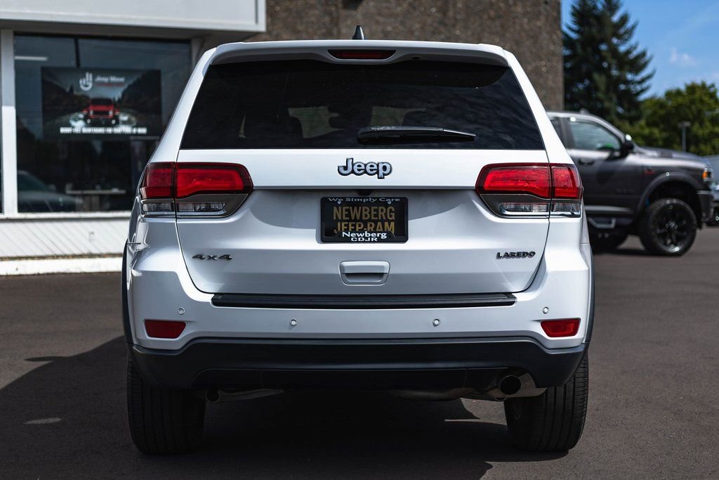 Used 2022 Jeep Grand Cherokee Laredo X image 10