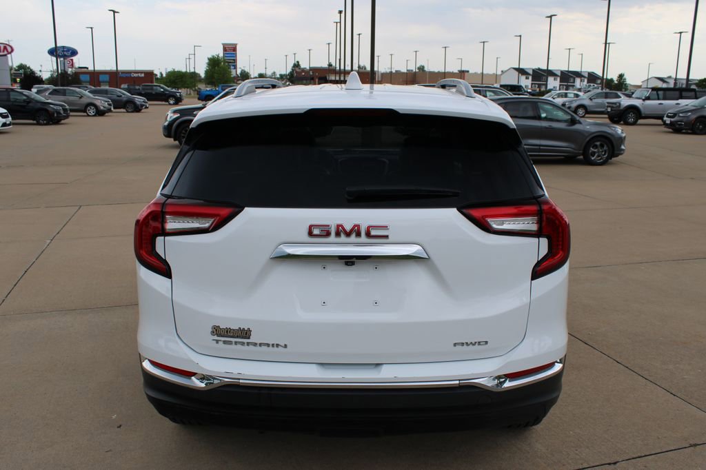 Used 2023 GMC Terrain SLT AWD/4WD image 14