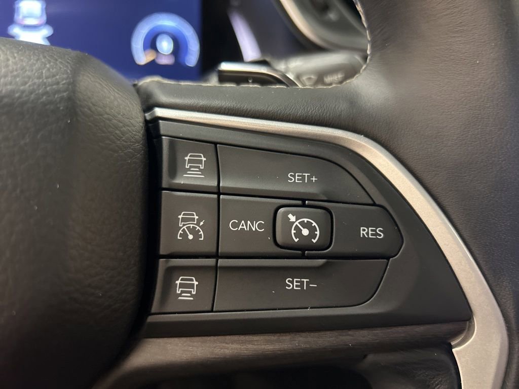 Used 2021 Jeep Grand Cherokee L Limited AWD/4WD image 24