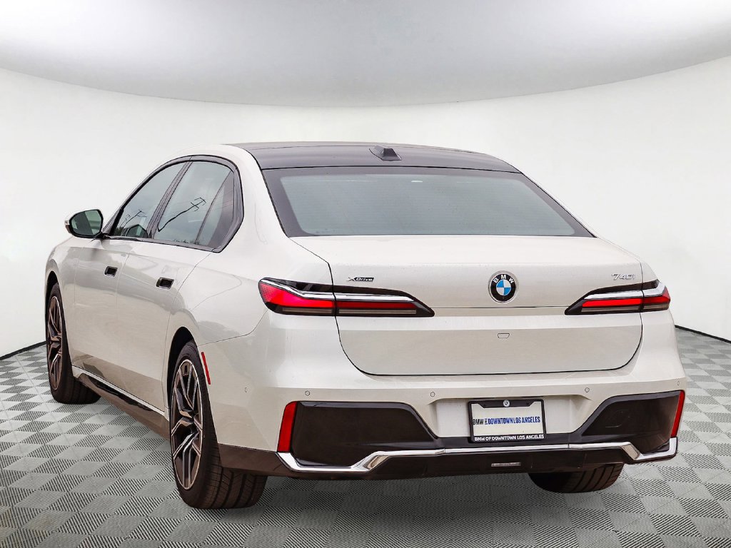Used 2025 BMW 740i xDrive AWD/4WD image 8