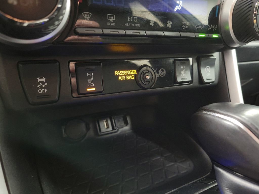 Used 2021 Toyota RAV4 XLE Premium image 15