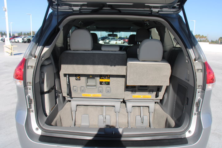 Used 2013 Toyota Sienna XLE FWD image 14