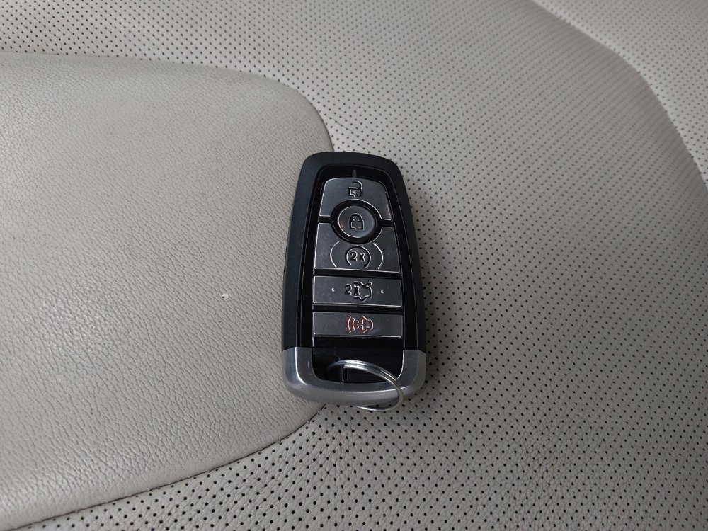 Used 2019 Ford Edge Titanium w/ Equipment Group 301A AWD/4WD image 32