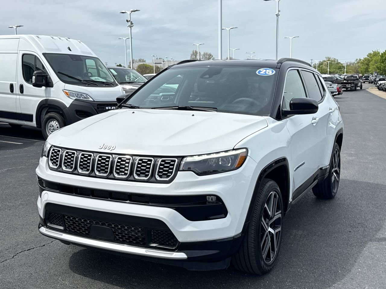 Used 2025 Jeep Compass Limited w/ Elite Group AWD/4WD image 7