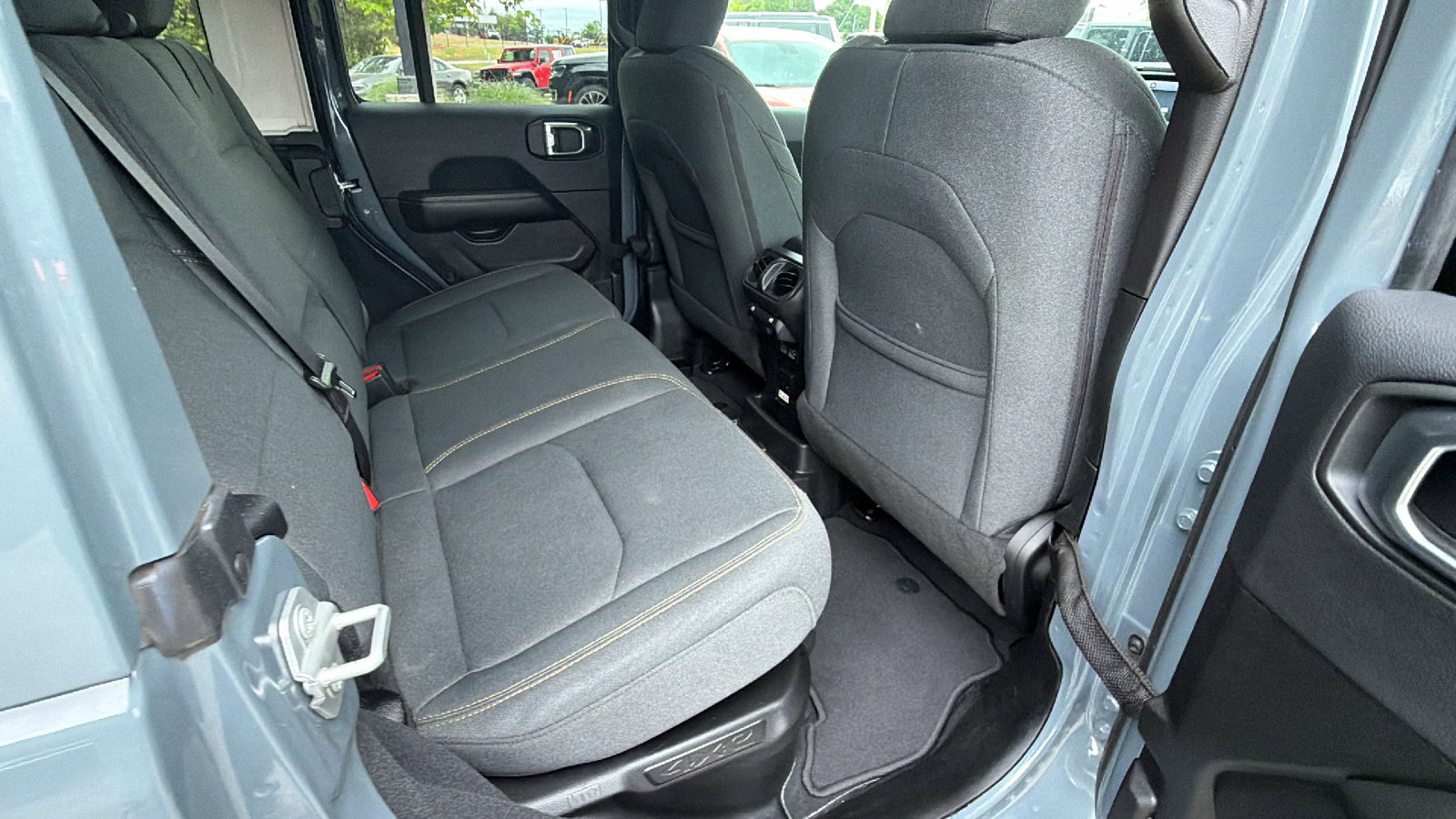 Used 2025 Jeep Wrangler Unlimited Sahara AWD/4WD image 21