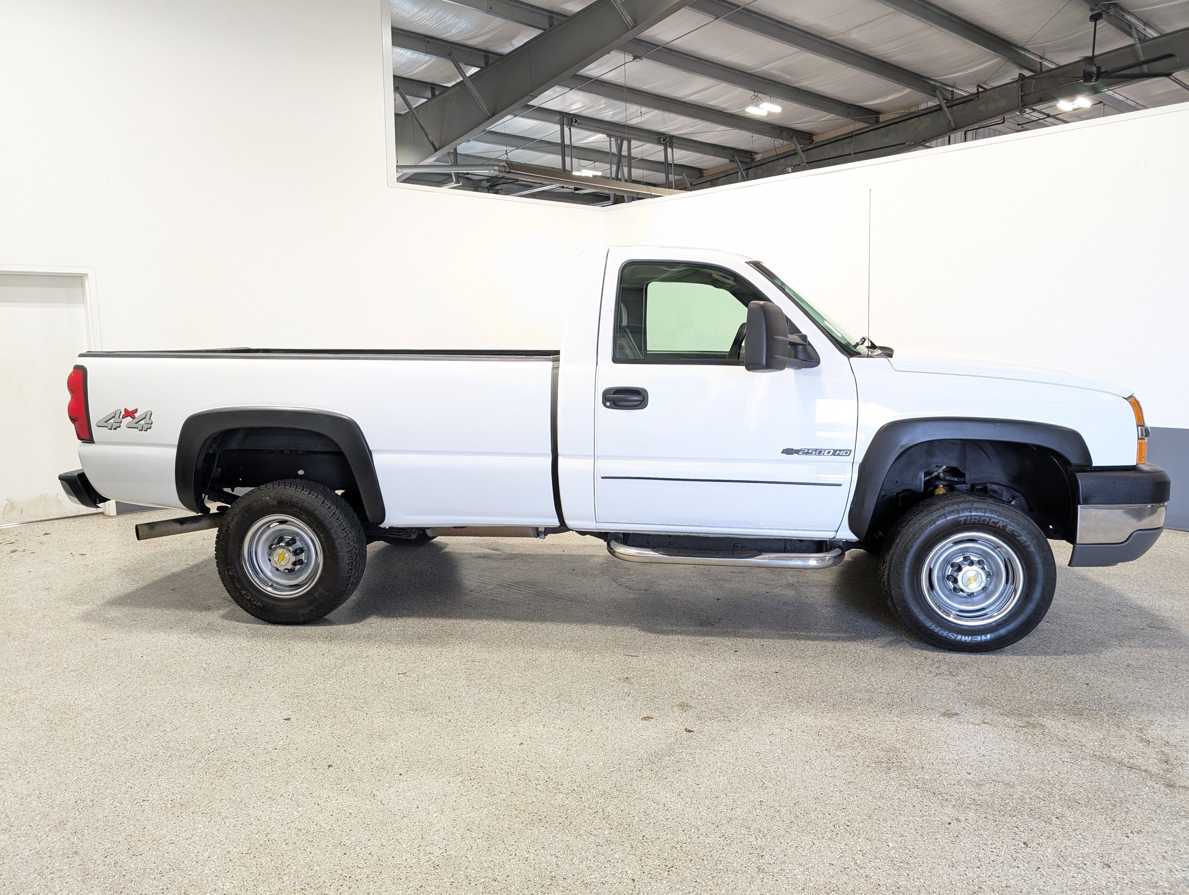 Used 2003 Chevrolet Silverado 2500 4x4 Regular Cab w/ Snow Plow Prep Package image 2