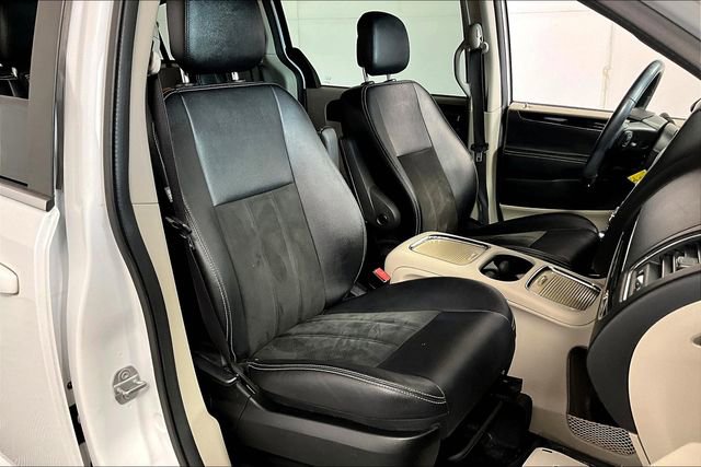 Used 2019 Dodge Grand Caravan SXT image 7