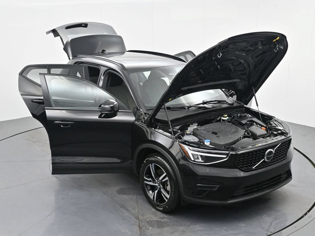 Used 2024 Volvo XC40 B5 Core AWD/4WD image 38