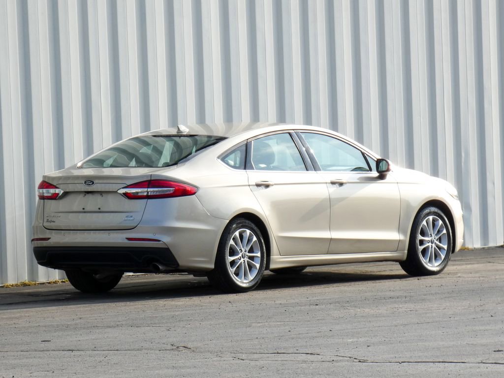 Used 2019 Ford Fusion SE FWD image 3