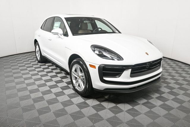 Used 2025 Porsche Macan image 26