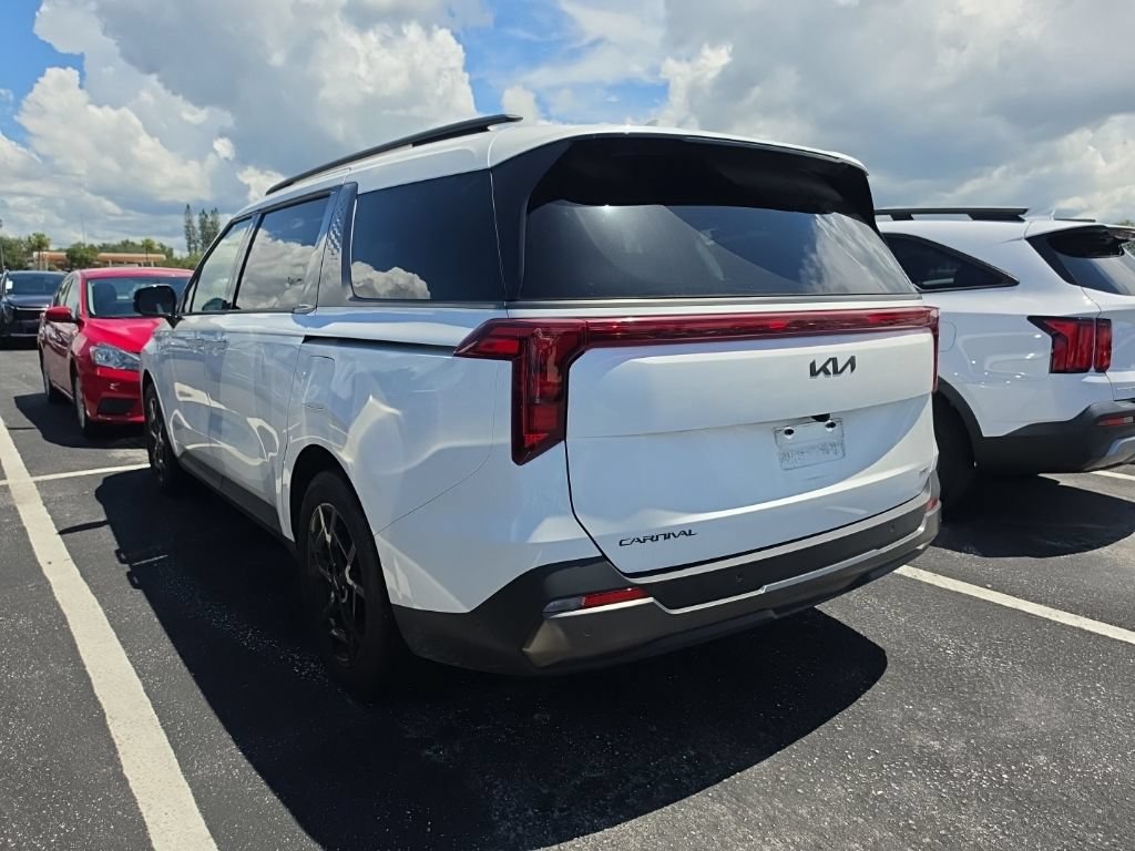 Certified 2025 Kia Carnival SX FWD image 13