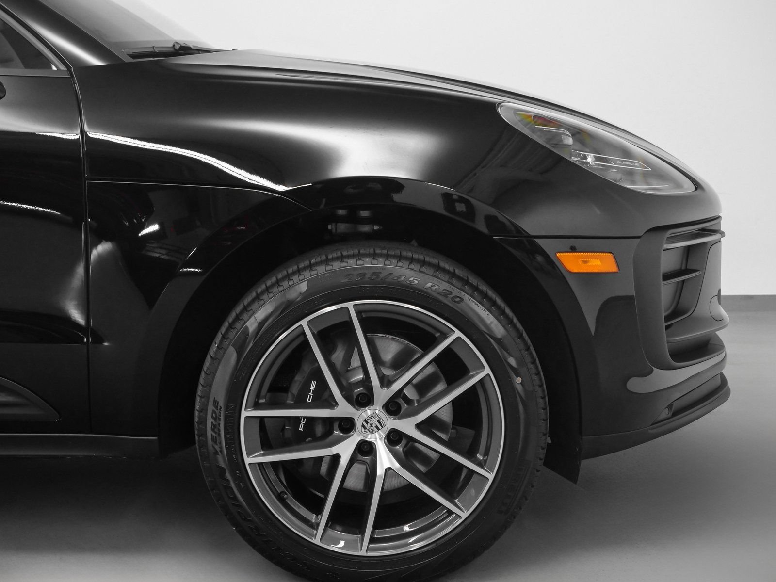 Certified 2025 Porsche Macan image 11